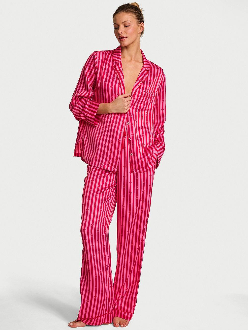Parlak Saten Uzun Pijama Takimi arka görünümü