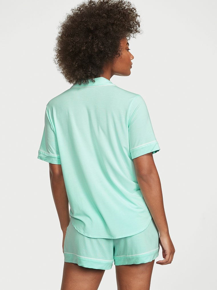 Sortlu Pijama Takimi arka görünümü