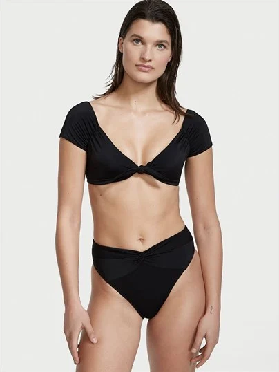 Buzgulu Omzu Acik Bikini Ustu