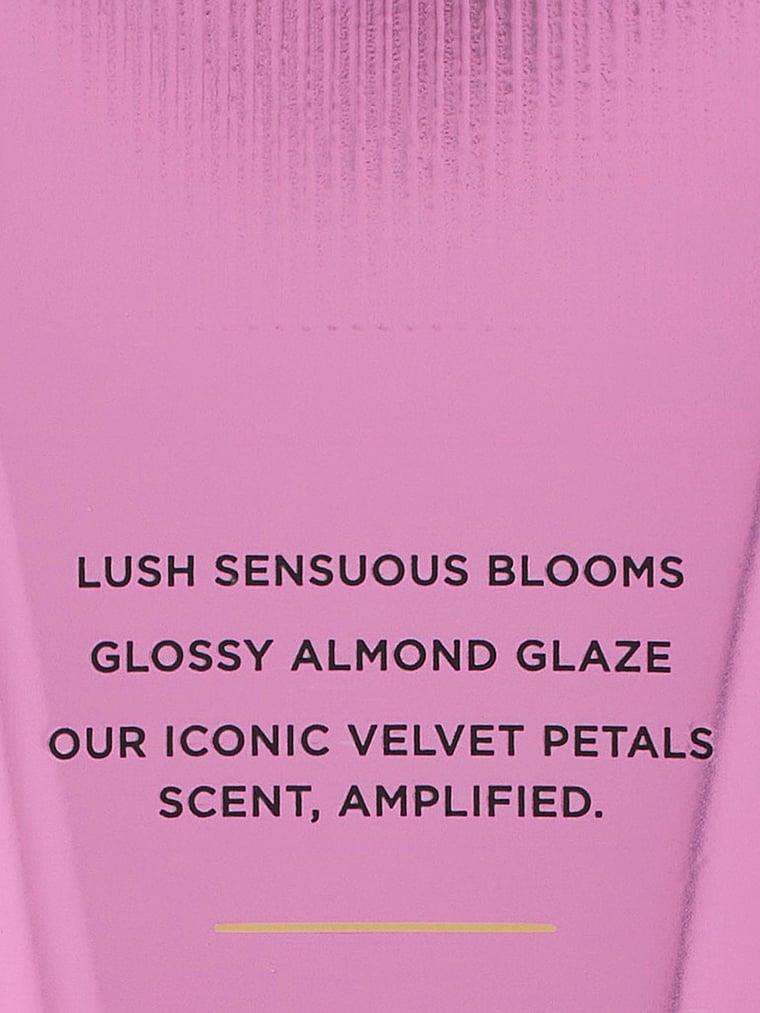 Velvet Petals Intense Vücut Losyonu arka görünümü