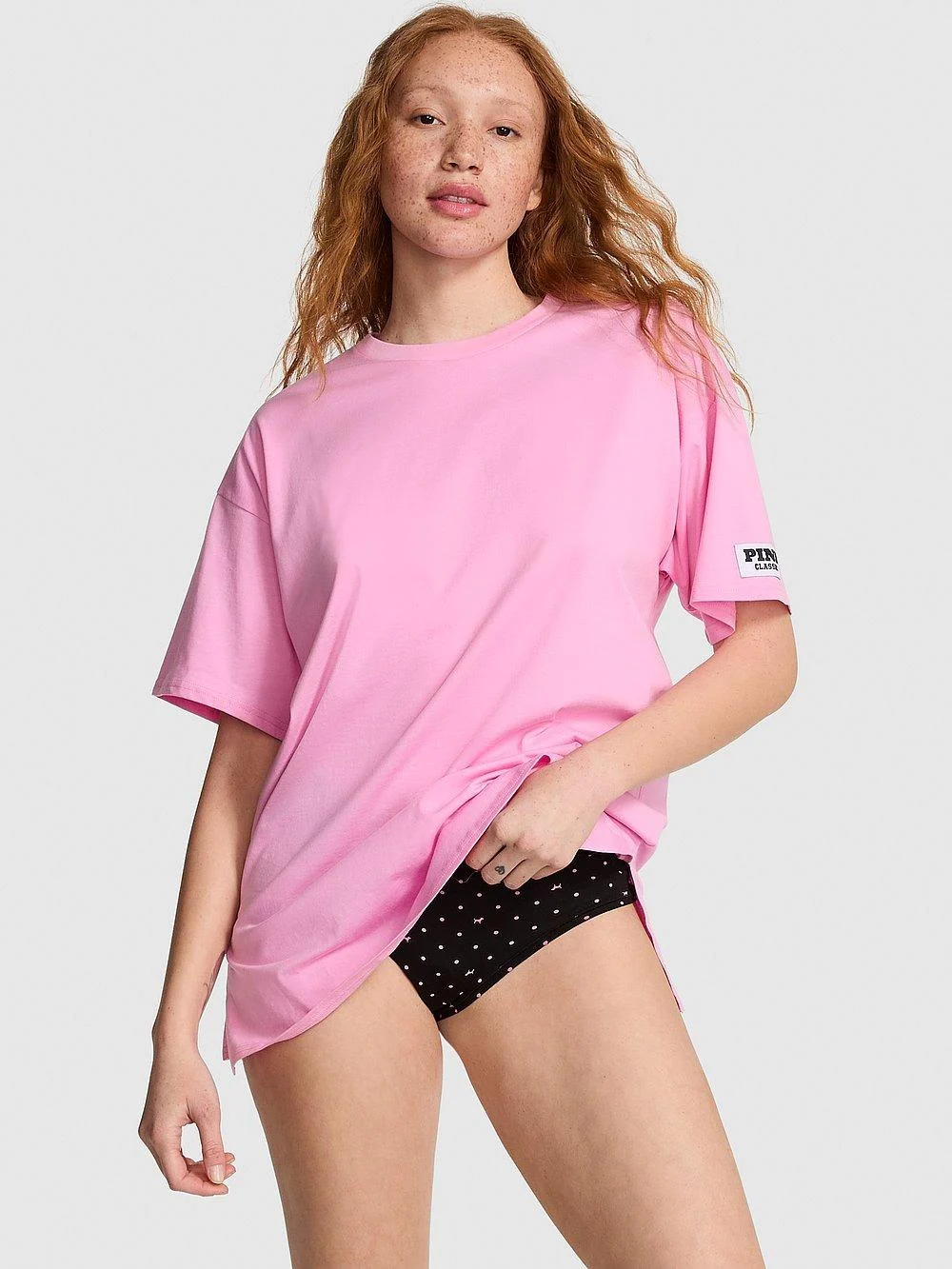 Pink Pamuklu Oversize Yirtmac Detayli Uyku Tisortu arka görünüm