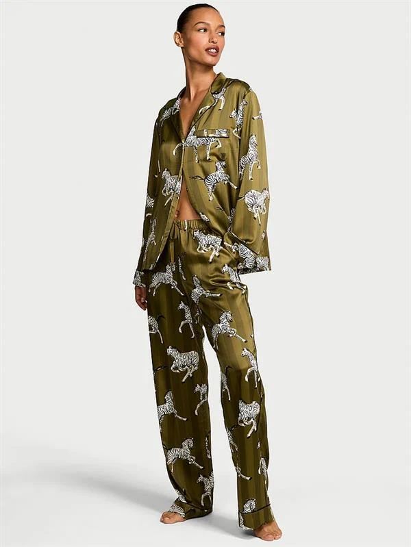 Parlak Saten Uzun Pijama Takimi ön görünüm