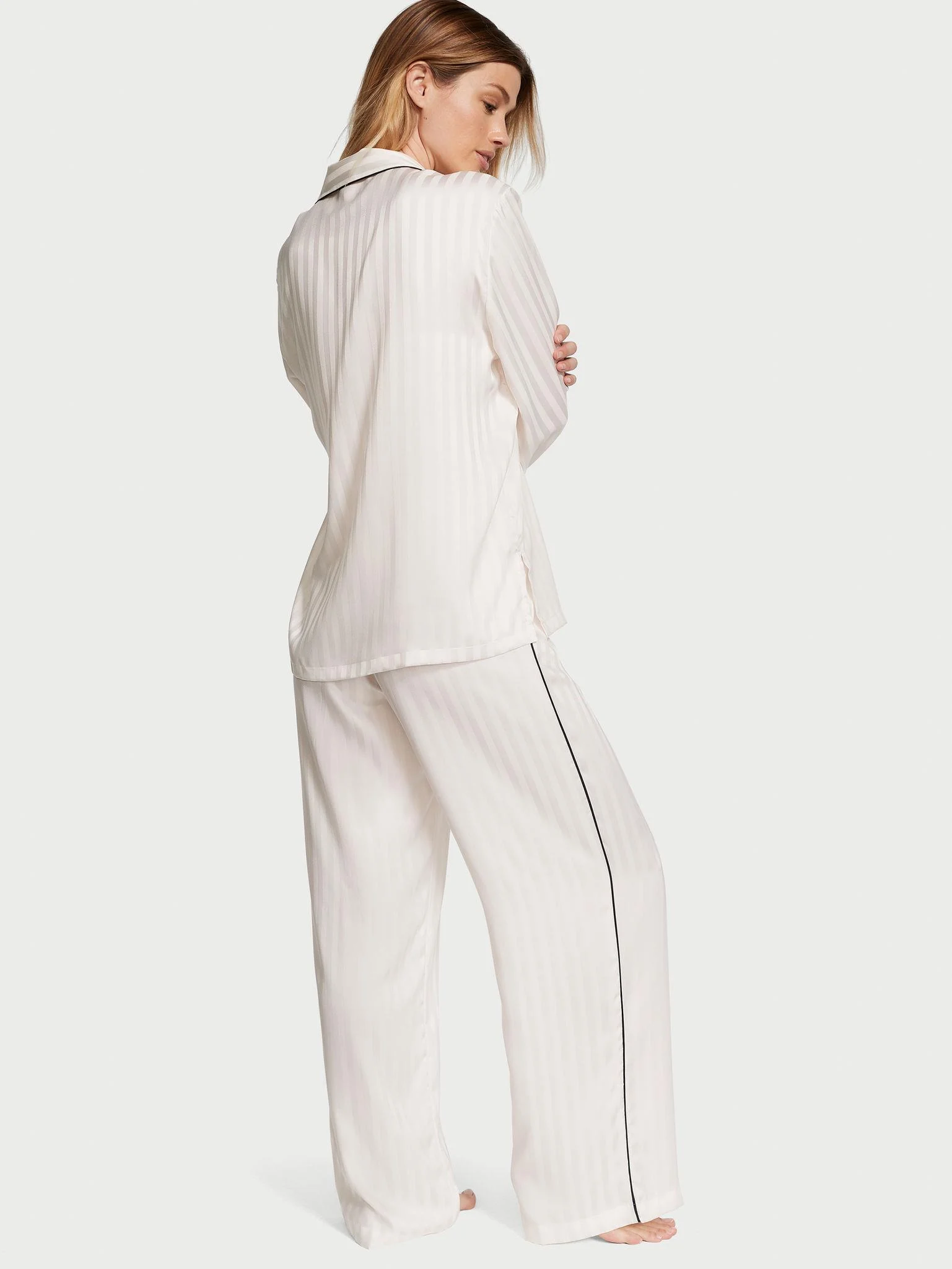 Saten Pijama Takimi arka görünüm