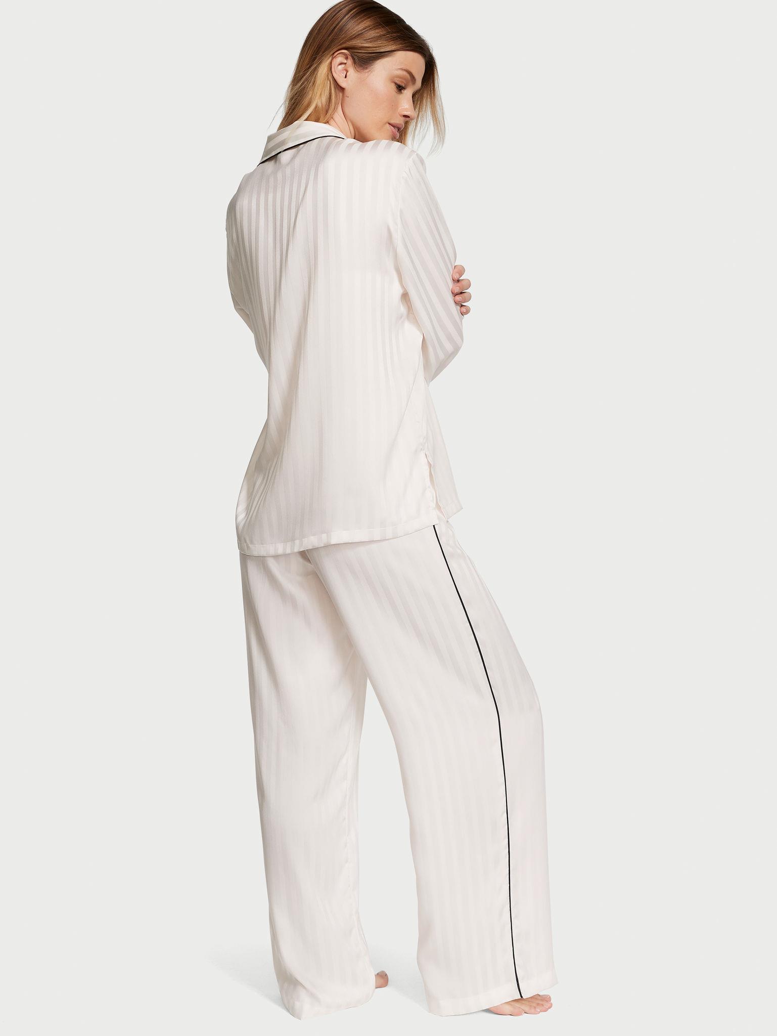 Saten Pijama Takimi arka görünümü