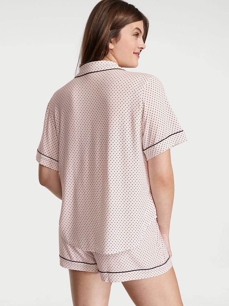 Sortlu Pijama Takimi arka görünümü
